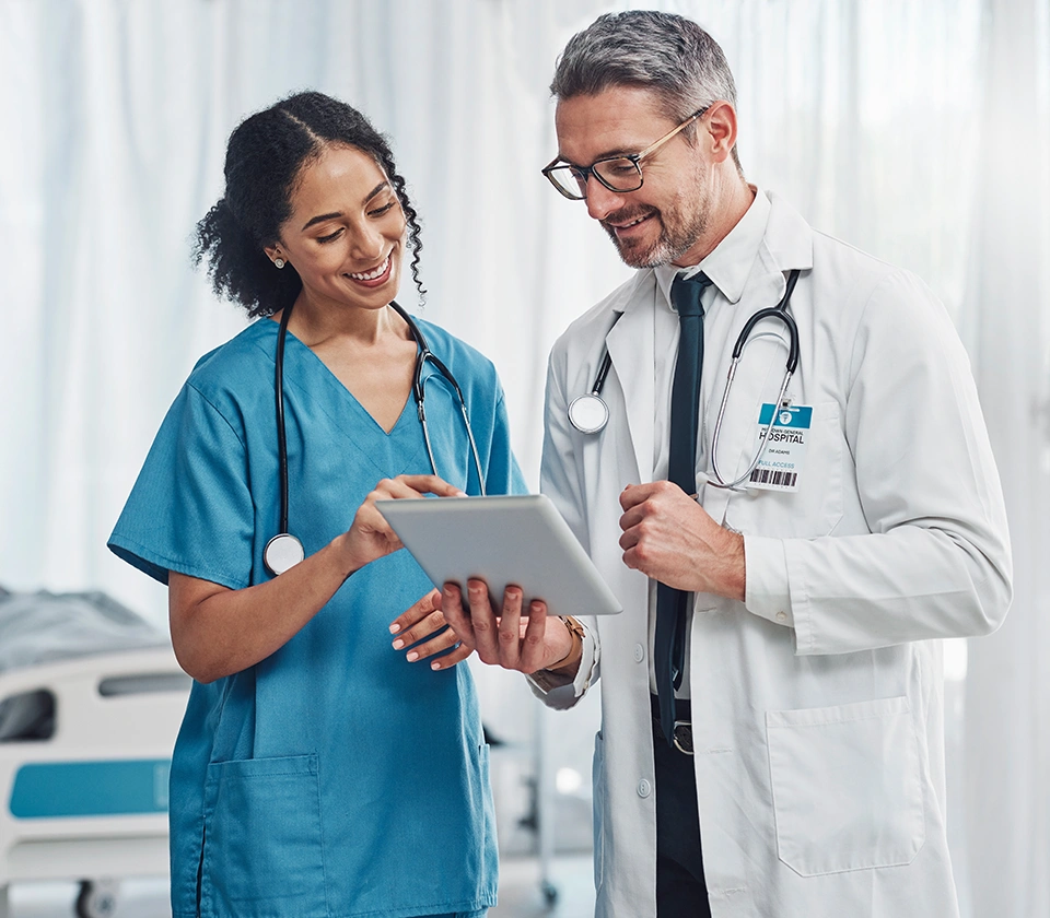 Doctor-nurse-seeing-patient-report-smiling
