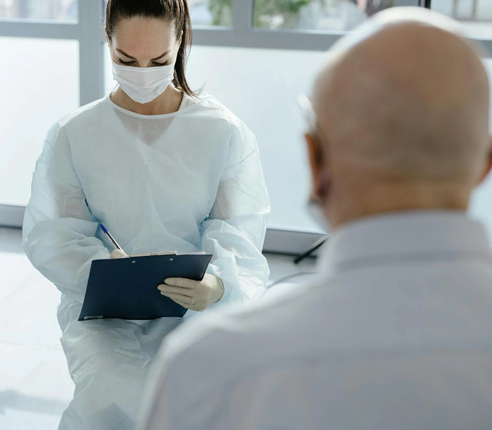 doctor-seeing-elderly-patient